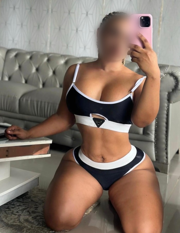 EN ELCHE CENTRO – DOMINICANA DE LUJO EXPLOSIVA E IMPRESIONANTE