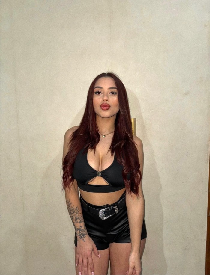 CLARY, RUBIA VENEZOLANA EXPLOSIVA | CURVAS SEXY