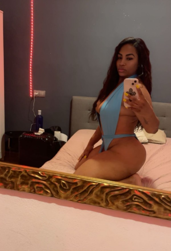 MORENAZA SEXY DESEANDO FIESTA Y SEXO INTENSO