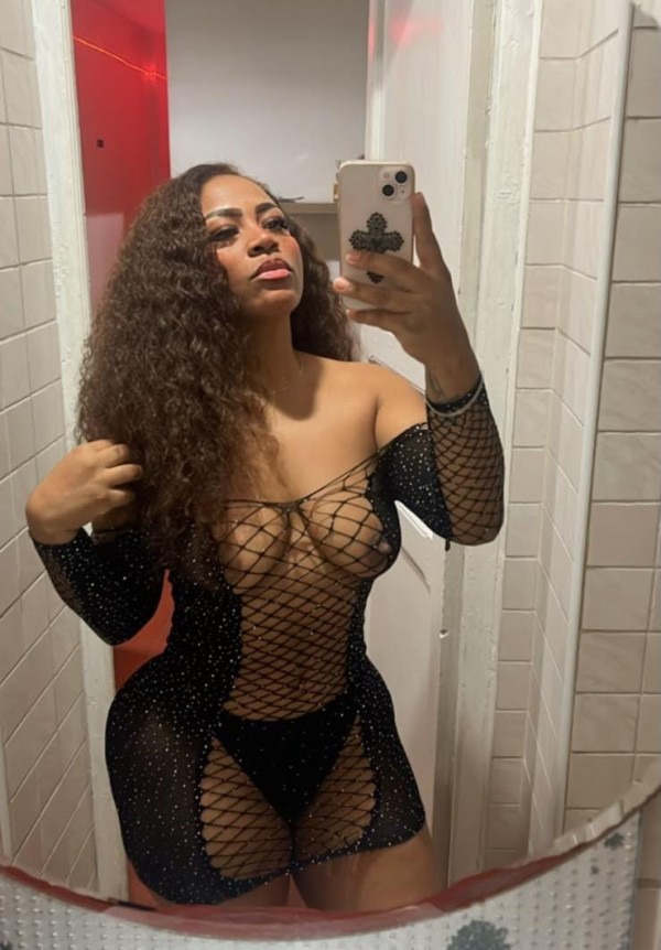 MORENAZA SEXY DESEANDO FIESTA Y SEXO INTENSO