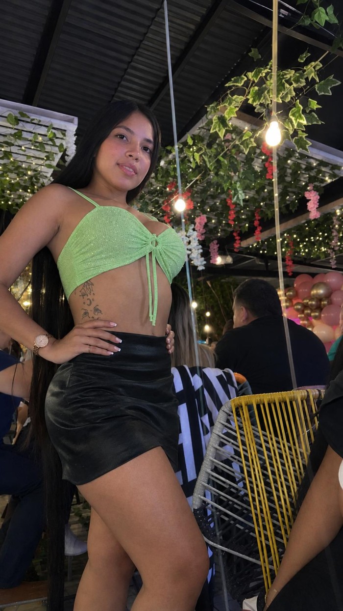 CAMILA MUY FIESTERA Y DIVERTIDA EN ALCIRA
