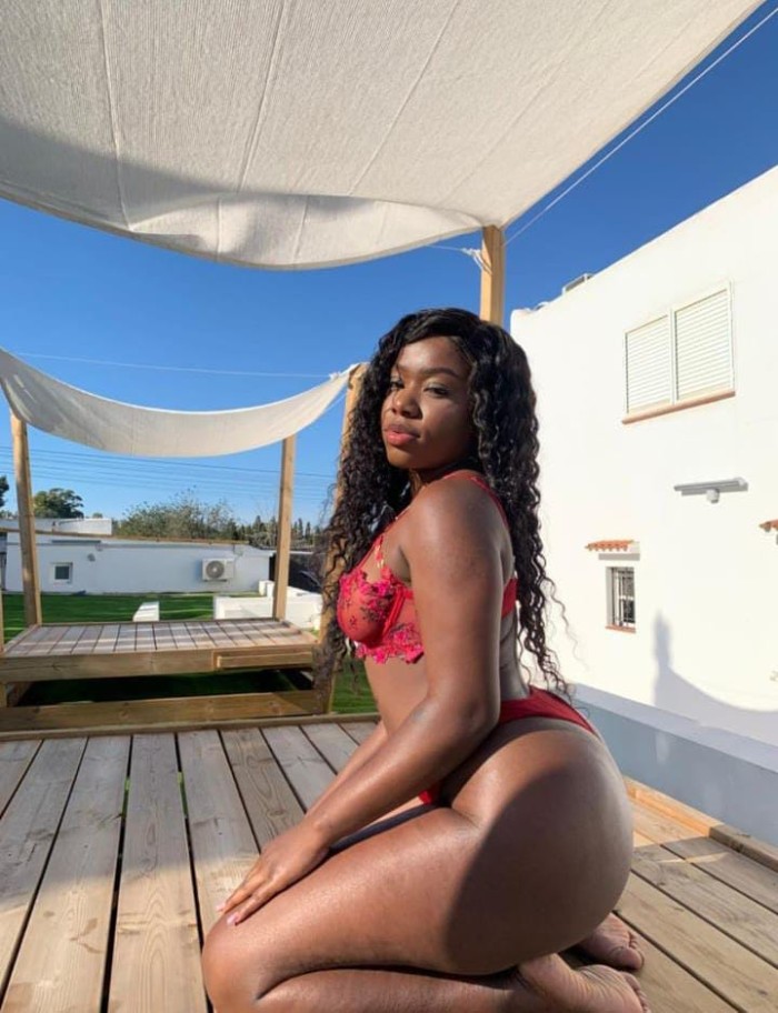 TIFFANY MUY FIESTERA COMPLACIENTE Y DIVERTIDA