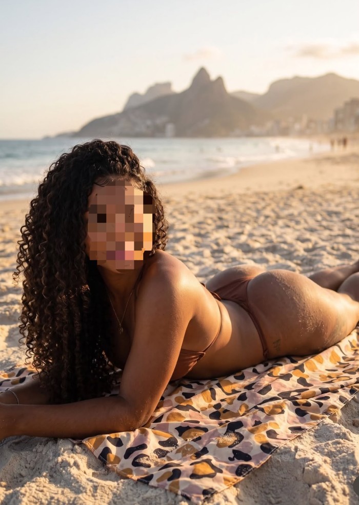 MORENITA SEXY MUY TOP CACHONDA CON COÑITO JUGOSO