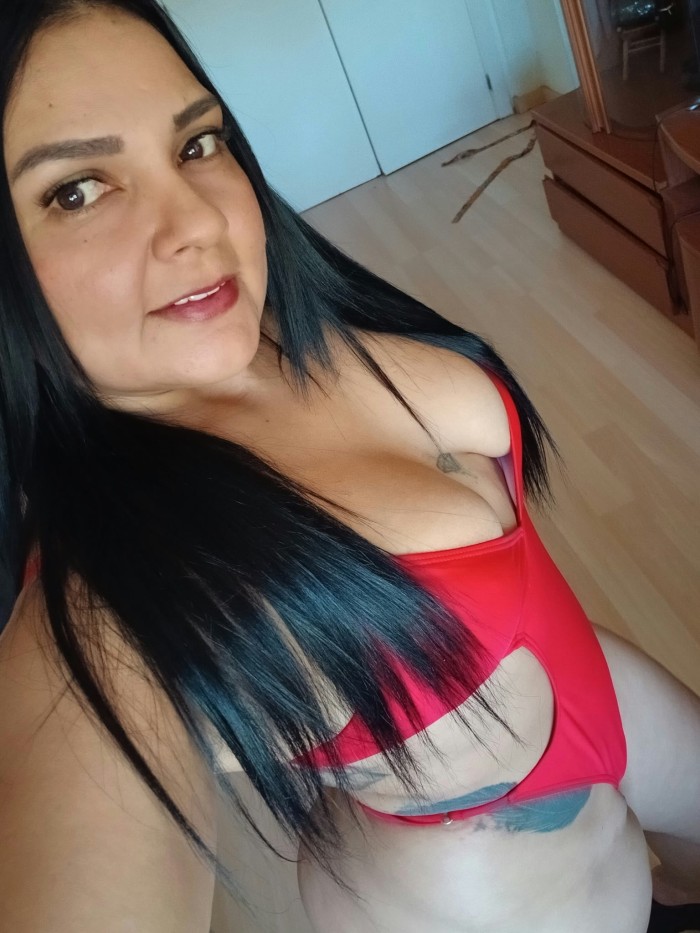 Latina muy cachonda y fiestera 24 horas