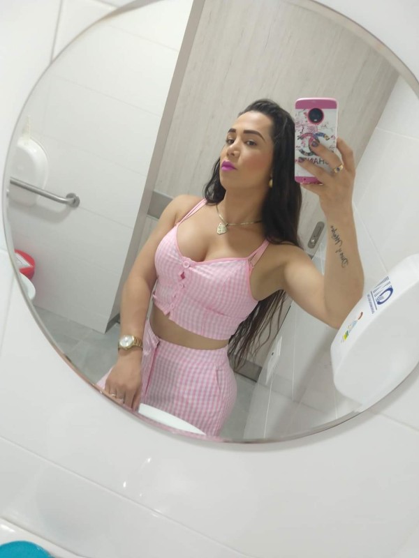 EXÓTICA TRANS COLOMBIANA DOTADA 24 CM DURA Y MUY CACHONDA