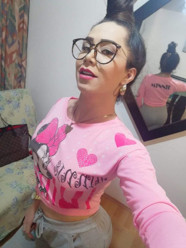 EXÓTICA TRANS COLOMBIANA DOTADA 24 CM DURA Y MUY CACHONDA