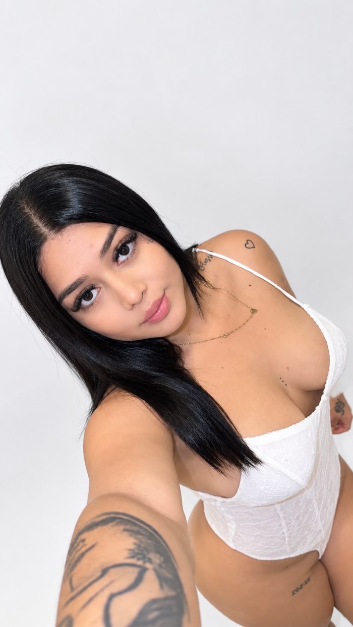 LUJURIA JOVENCITA COLOMBIANA NUEVA EN LA ZONA