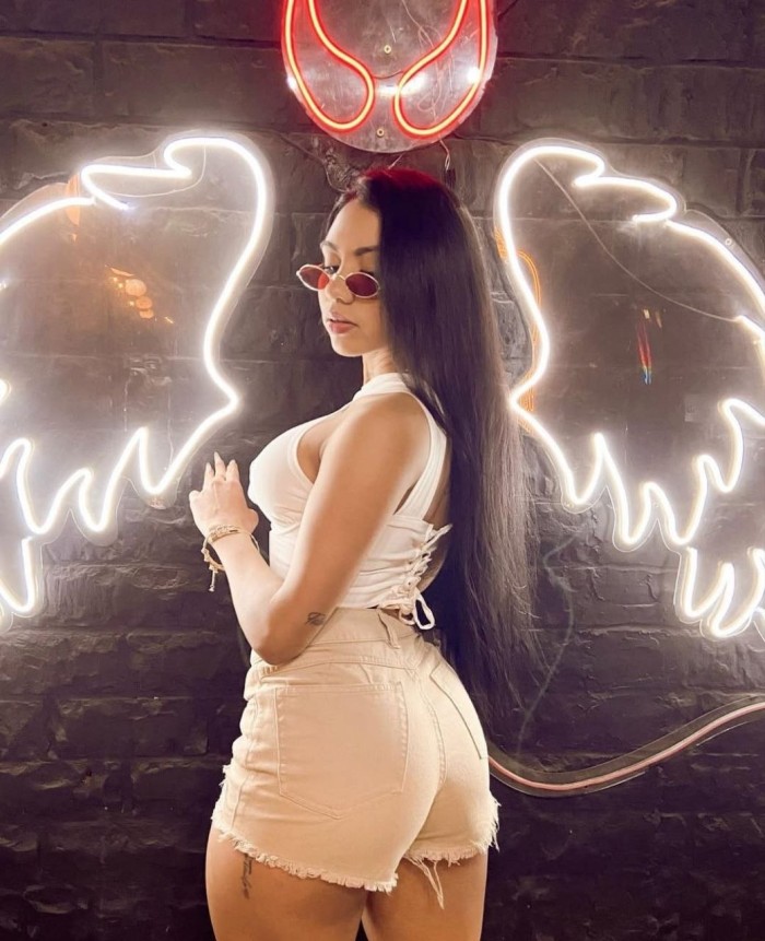 CLOE LA MORENA MAS CALIENTE Y FIESTERA 24H