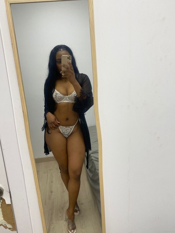 MULATA CON UNA VAGINA QUE PALPITA CON TU POLLA ADENTRO