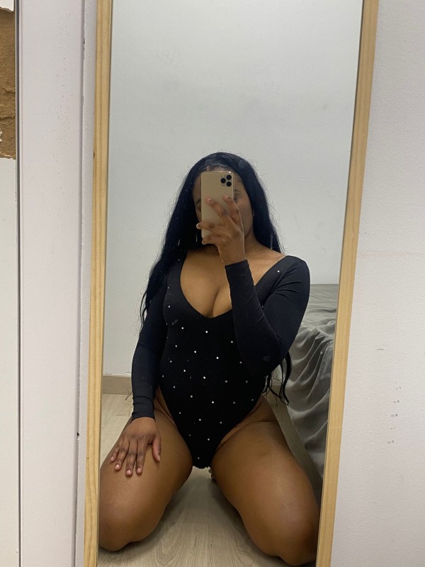 MULATA CON UNA VAGINA QUE PALPITA CON TU POLLA ADENTRO