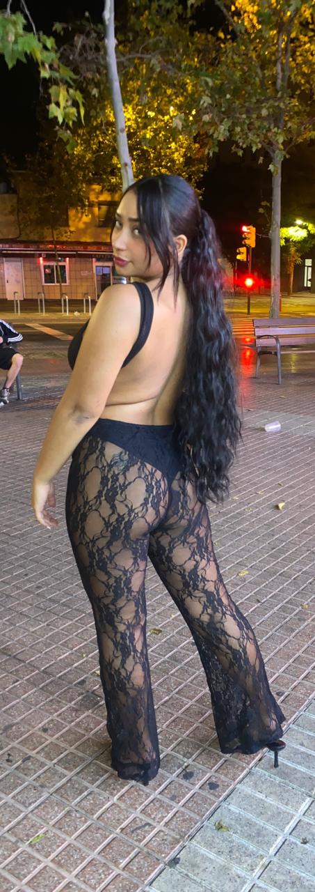 ARDIENTE GUARRA TRAGONA MUY CACHONDA EN PLAYA DE ARO
