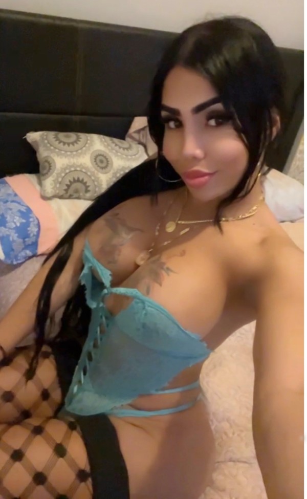 Mujer con polla novedad real cachonda