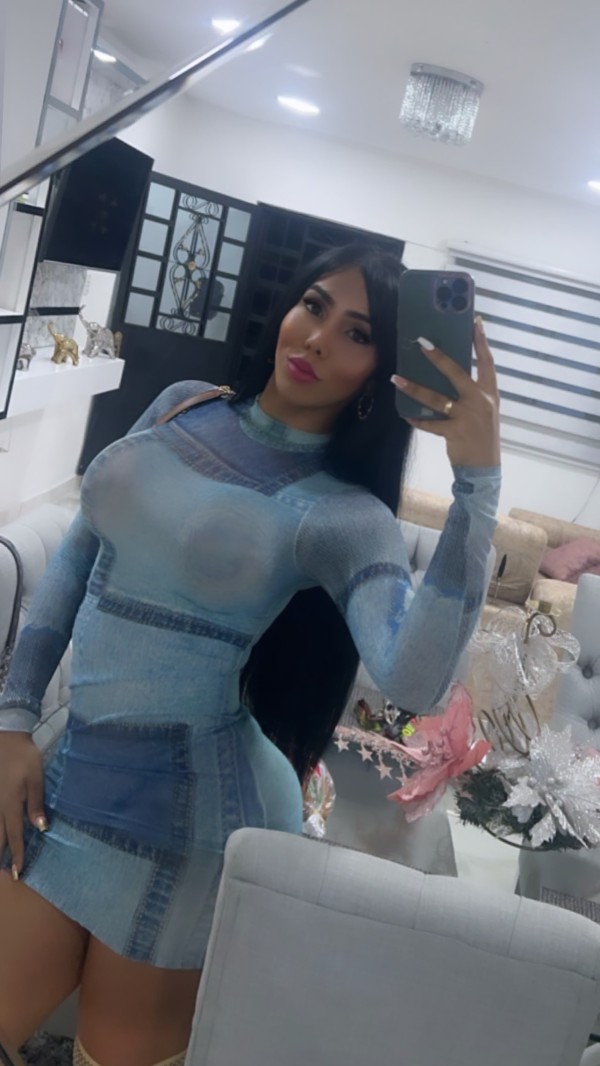 Mujer con polla novedad real  cachonda