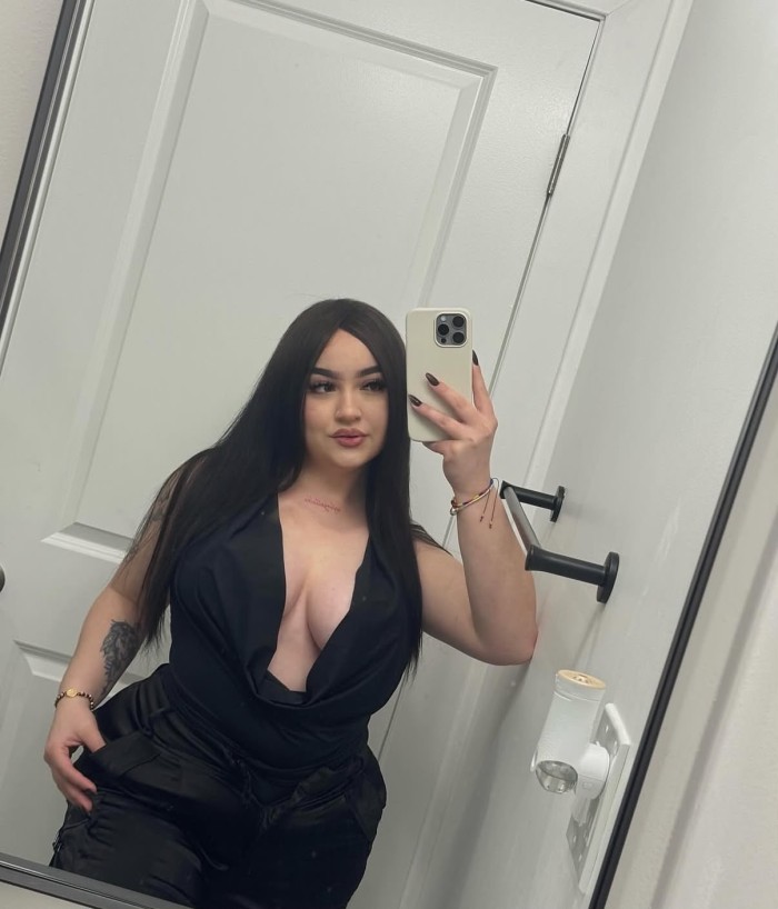 EN ALMERIA BOMBA ARDIENTE DESEOSA DE SEXO