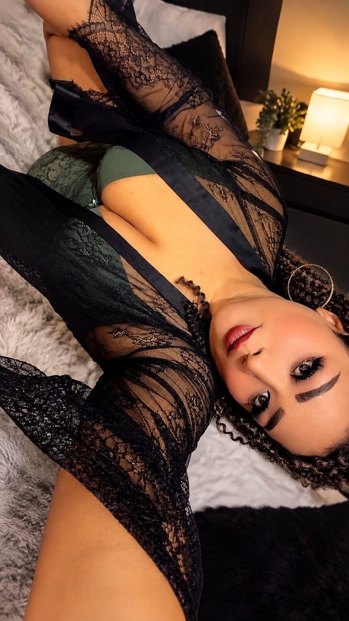 TE ESPERO MOJADITA PARA QUE ME FOLLES RICO.