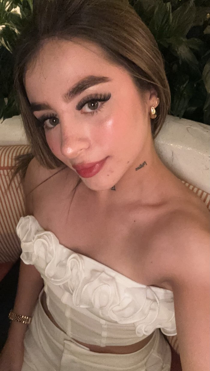 FIESTERA MUY ESTRECHA DESEANDO SER FOLLADA A TOPE