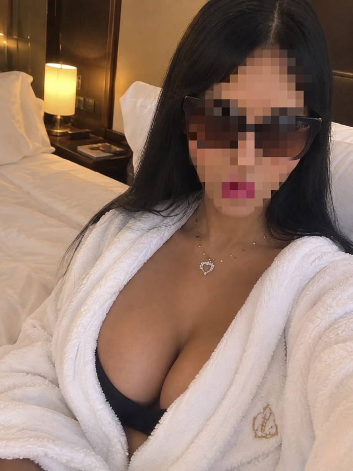 EN CASARES COSTA ENCANTADORA EXOTICA SENSUAL APASIONADA Y COMPLACIENTE