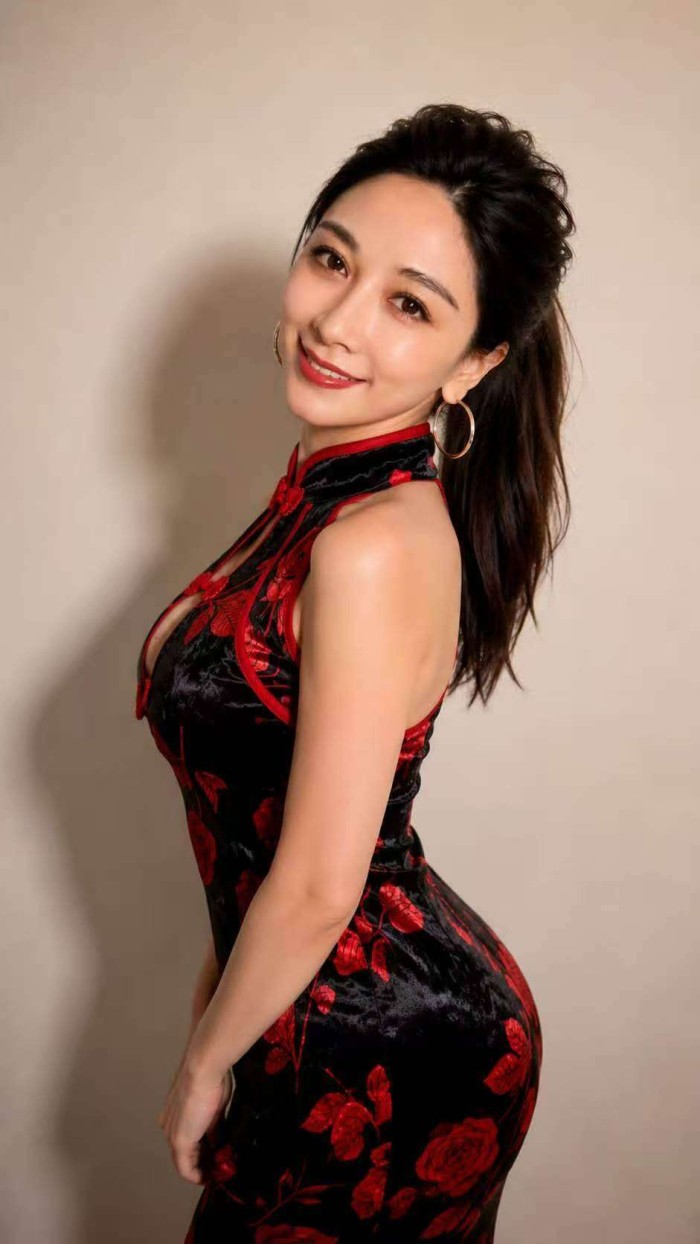 Hermosa asiática elegante y sexy con foto 100%real