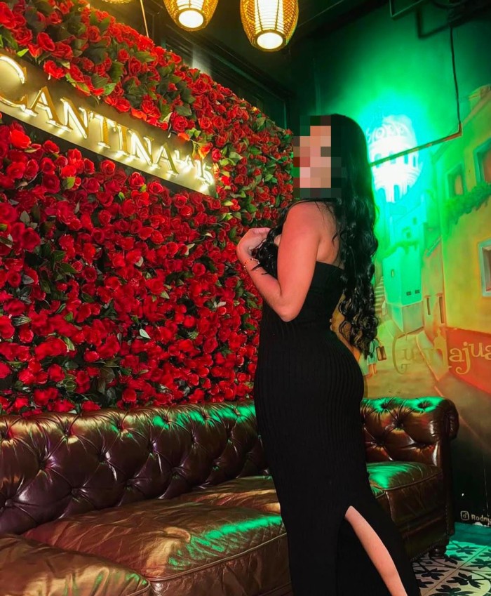 CACHONDA LUJURIOSA DISPUESTA AL BUEN SEXO FIESTERA