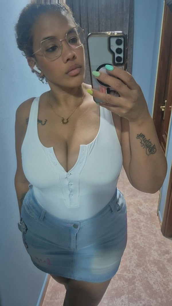 LILI LATINA DISPUESTA A COMPLACERTE , FIESTERA !