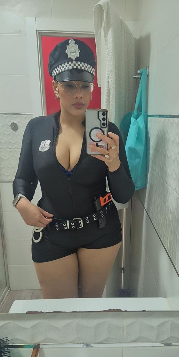 LILI LATINA DISPUESTA A COMPLACERTE , FIESTERA !
