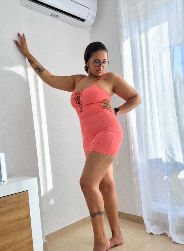 LILI LATINA DISPUESTA A COMPLACERTE , FIESTERA !