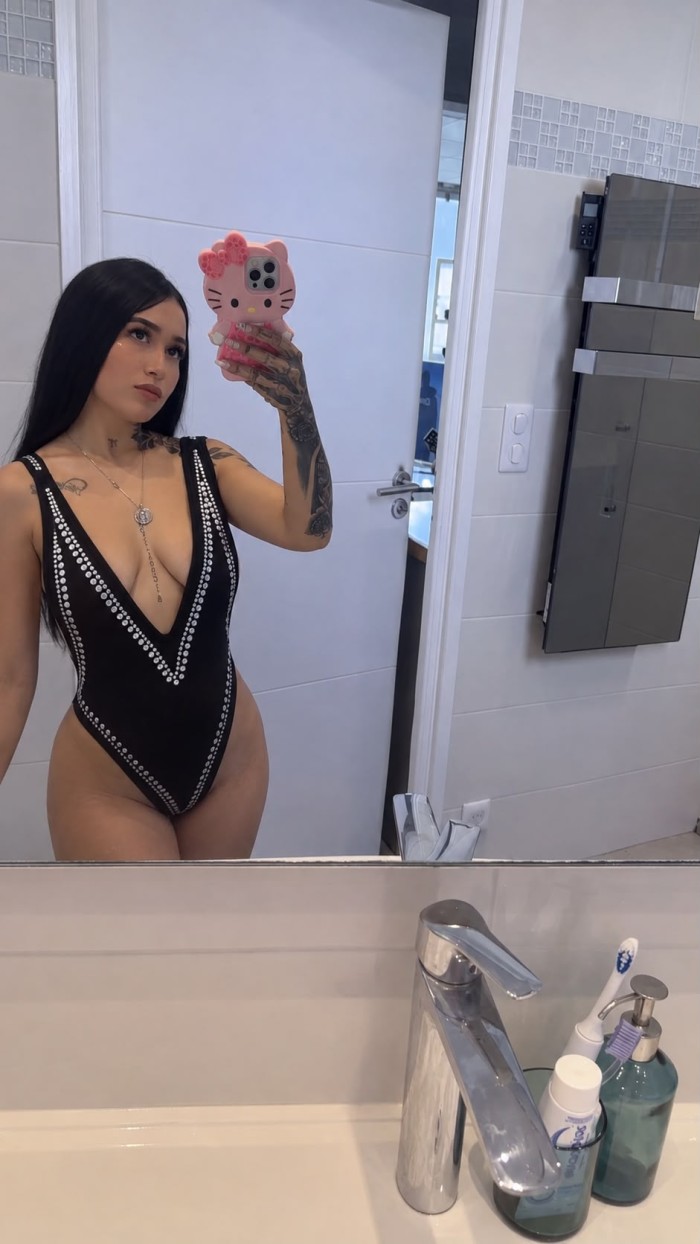 JOVEN DIVINA MORBOSA Y APASIONADA