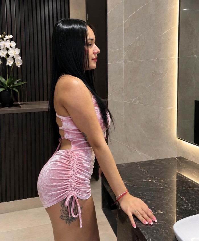 COLOMBIANA 20 AÑOS SALIDAS A DOMICILIOS U HOTELES
