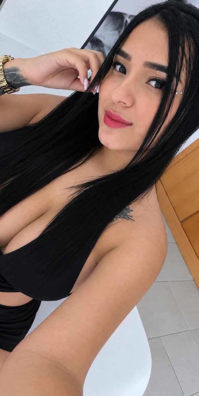 COLOMBIANA 20 AÑOS SALIDAS A DOMICILIOS U HOTELES