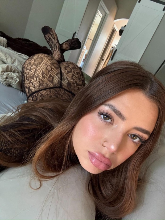Bellísima colombiana jovencita 24 horas