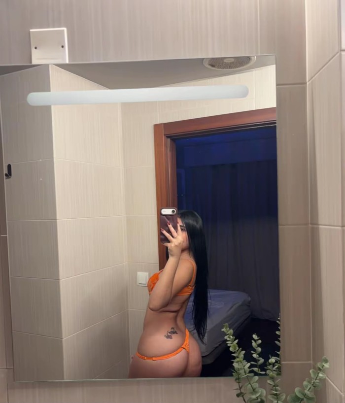 Estupenda chica COLOMBIANA toda un diosa PUTONA para ti ven compruéb
