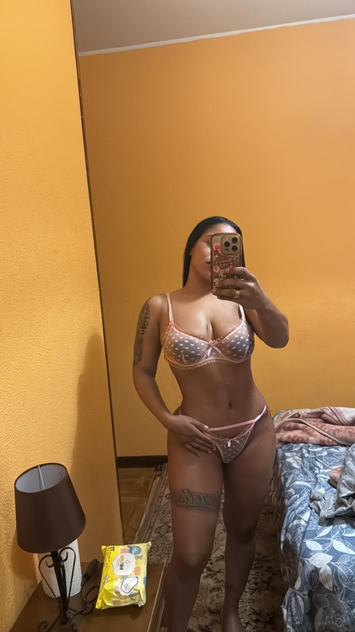 Bombón de chocolate latina guapísima