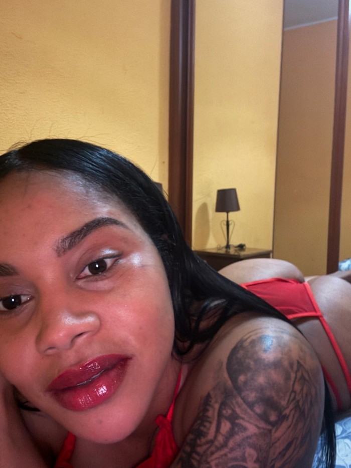 Bombón de chocolate latina guapísima