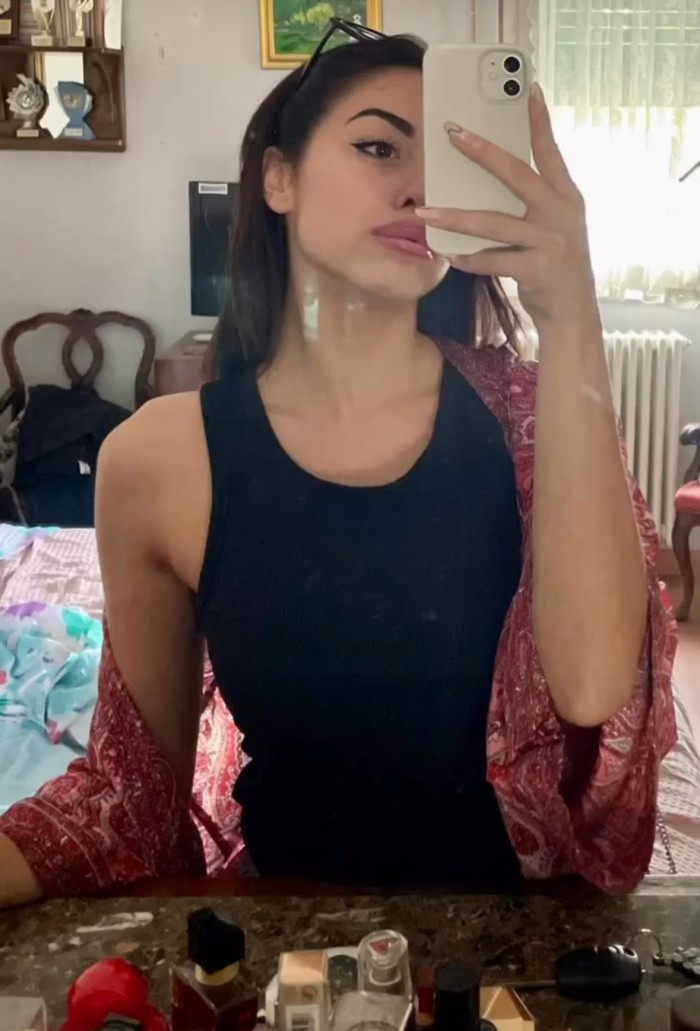 Sara /21 años / Española /Nueva en Valladolid