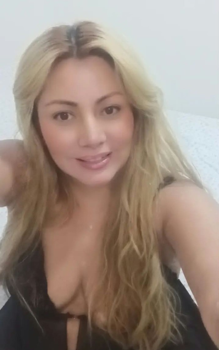 DESEOSA LUJURIOSA MUY COMPLETA CON GANAS DE PLACER