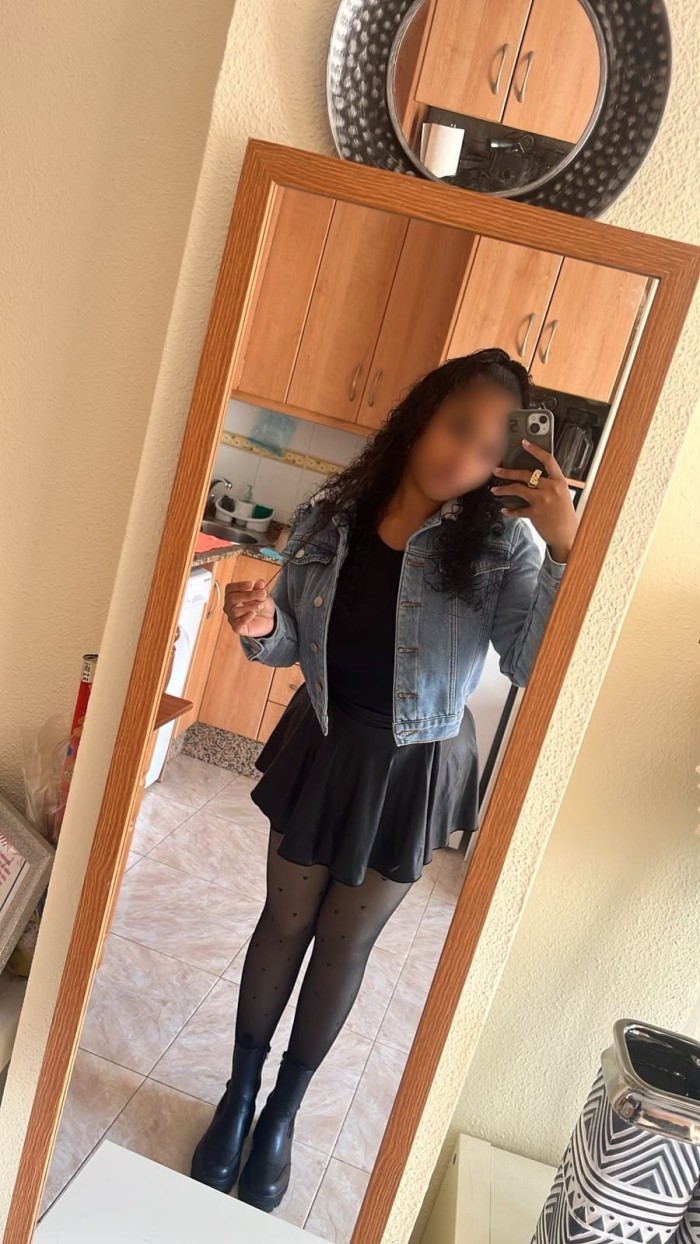 MORENITA CON TETAS DELICIOSAS VEN Y PRUEBAME