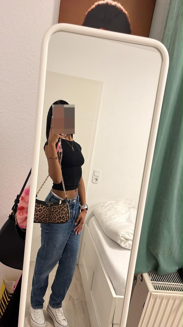 EN PUENTE VALLECAS APRETADITA Y CALIENTICA SEXO FU
