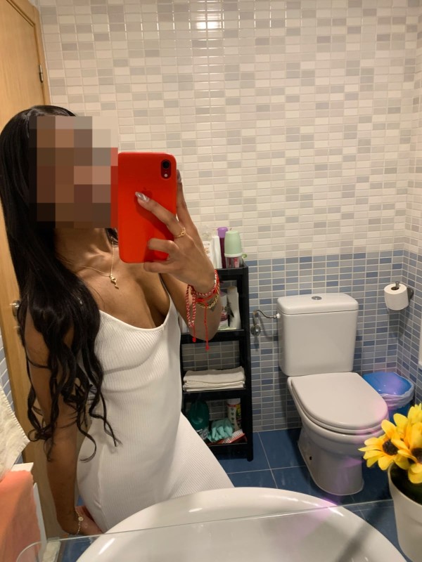 EN PUENTE VALLECAS APRETADITA Y CALIENTICA SEXO FU