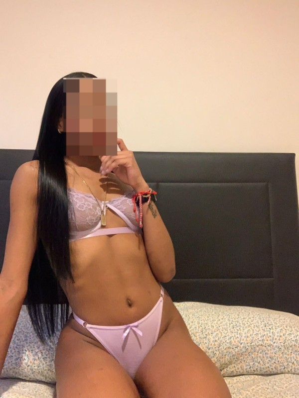 EN PUENTE VALLECAS APRETADITA Y CALIENTICA SEXO FU