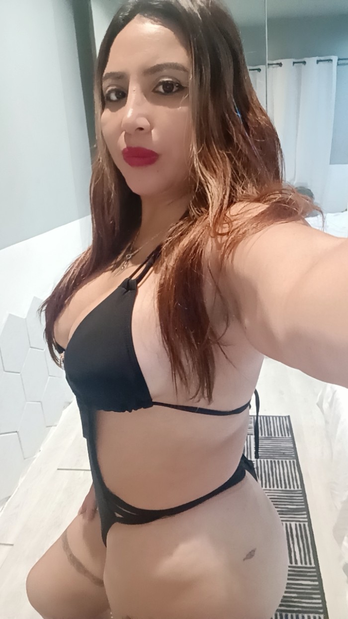 LUNA ESPECTACULAR LATINA SIEMPRE CACHONDA