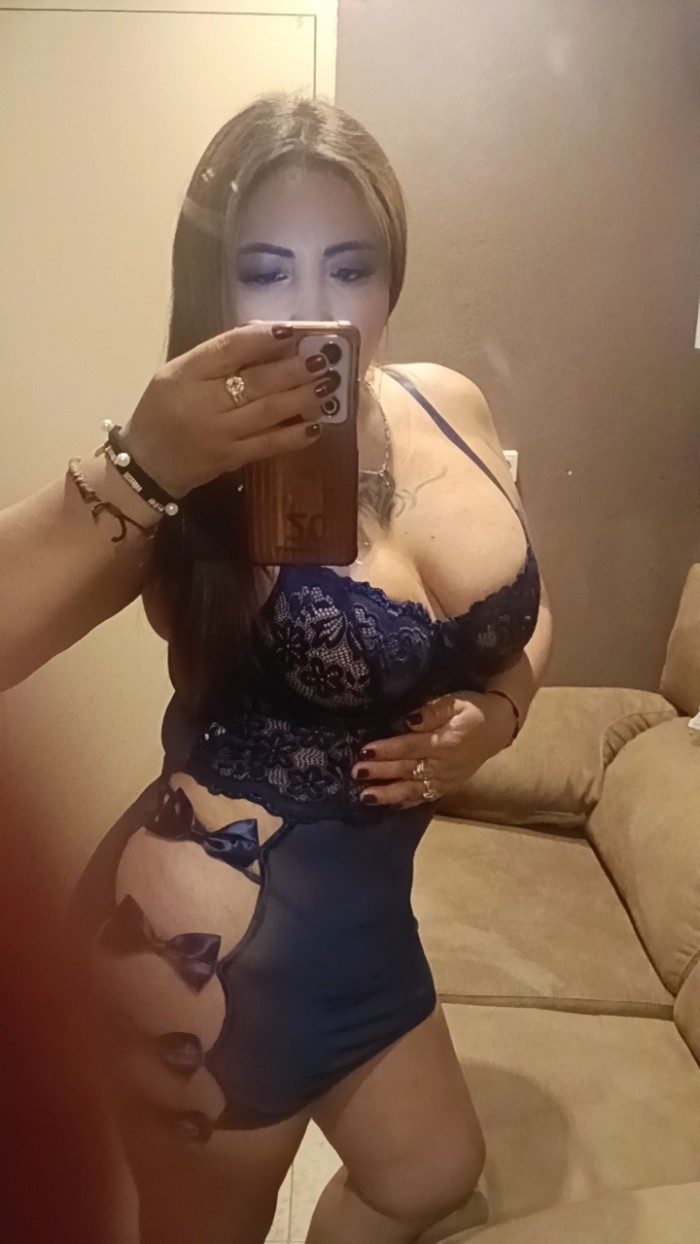 LUNA ESPECTACULAR LATINA SIEMPRE CACHONDA