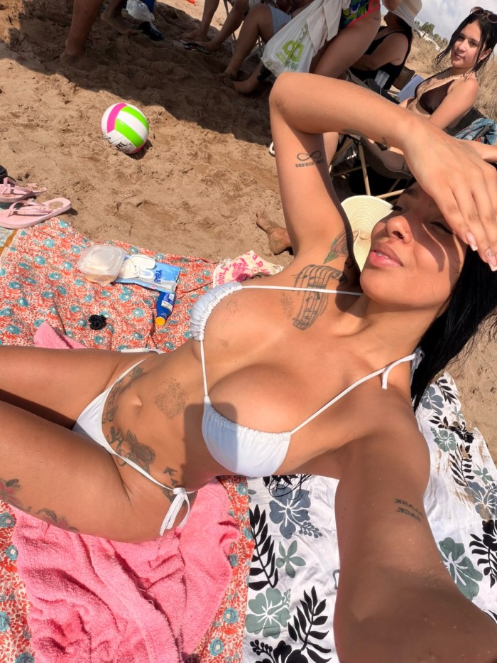 NATALY CHICA COMPLACIENTE CARIÑOSAS GUAPA FIESTERA