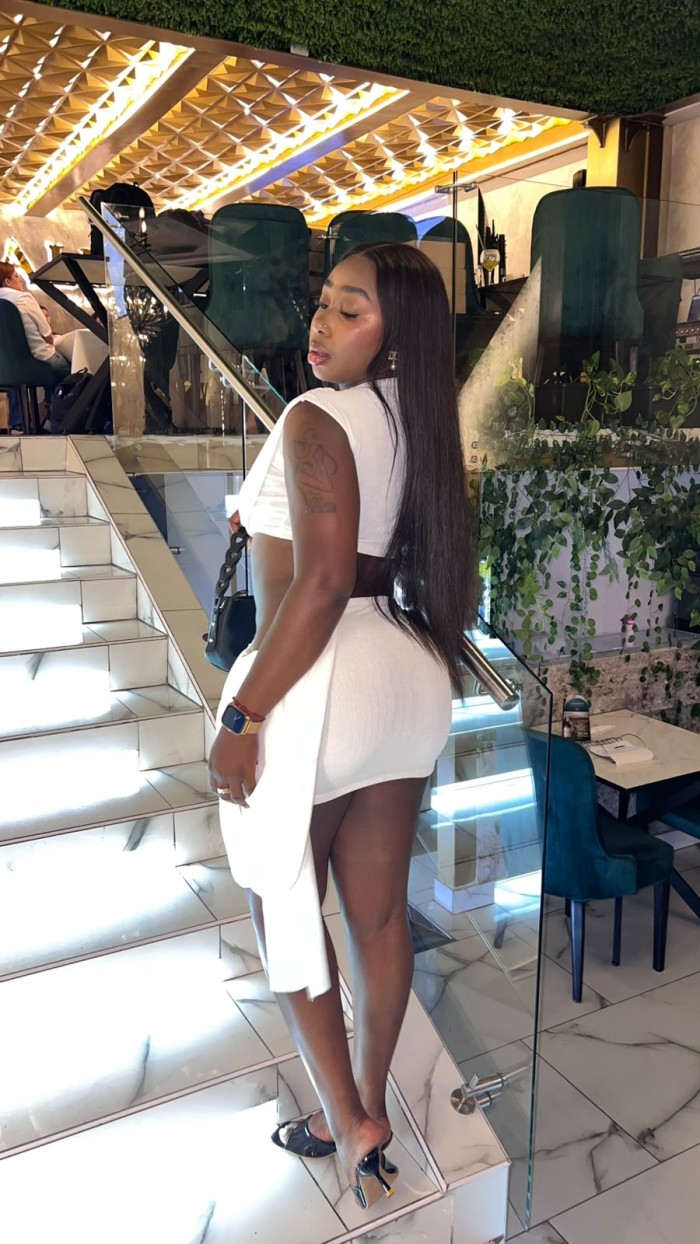 KIMBERLY, PURA TENTACIÓN
