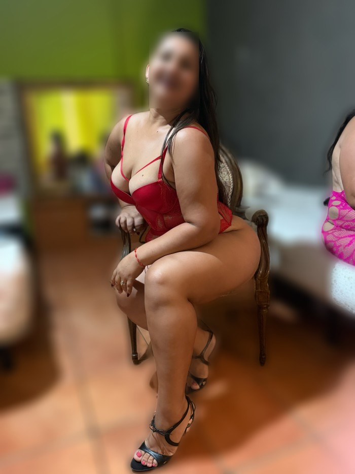 CHICA SUPER FIESTERA MIS SERVICIOS SON COMPLETOS VENTE YA ESTOY EN VALLECAS