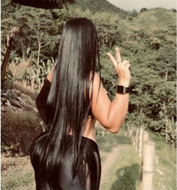 MELINA culona Latina morenaza de fuegoLatina moren