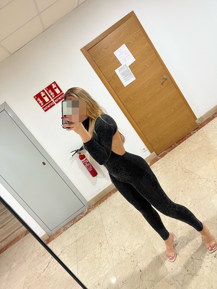 brenda rubia venezolana fiestera trato de novios fotos reales