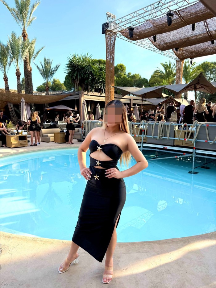 brenda rubia venezolana fiestera trato de novios fotos reales