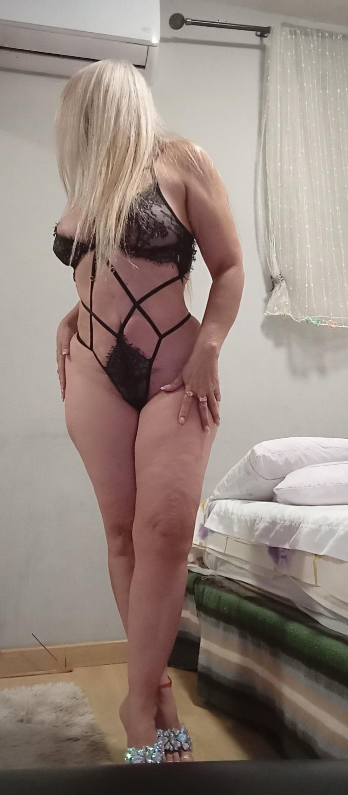 LUNA EN ARANJUEZ QUITAME LAS BRAGAS QUIERO SEXO
