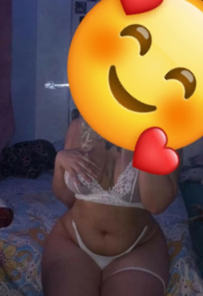 RUBIA MUY GUAPA CON UNAS TETAS MUY RICAS .FIESTERA