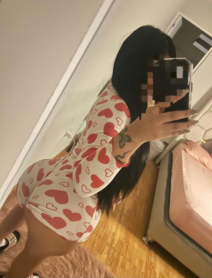 FIESTRITA PUTITA MUY ACCAHONDA VEN Y FOLLAME